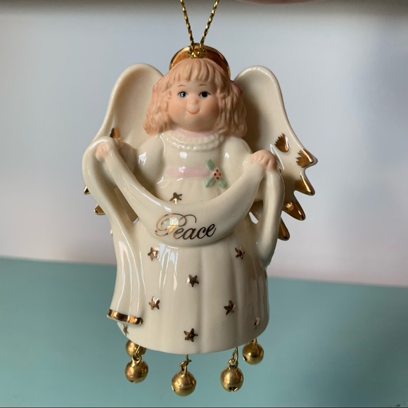 ❗️MOVING SALE❗️ LENOX “Ringing in Peace” Angel Ornament - Picture 5 of 10